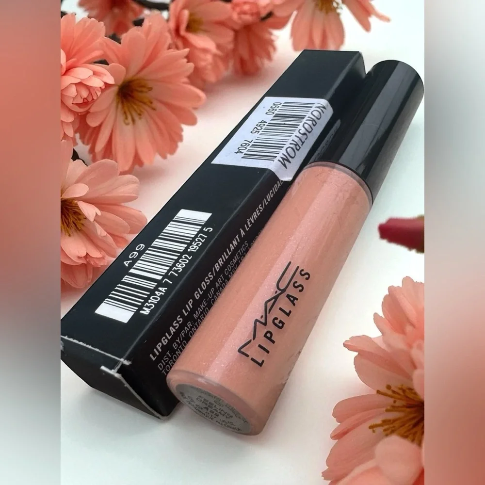 MAC FEELING DREAMY LIPGLASS. RARE. NEW IN BOX. LIMITED EDITION.
